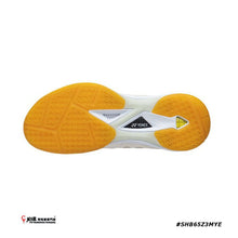 Load image into Gallery viewer, Yonex POWER CUSHION 65 Z C-90 MEN