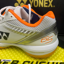 Load image into Gallery viewer, Yonex POWER CUSHION 65 Z WIDE
