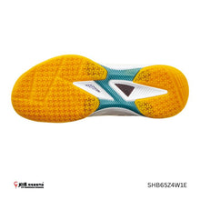 Load image into Gallery viewer, Yonex POWER CUSHION 65 Z 4 WIDE
