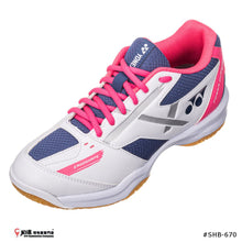 Load image into Gallery viewer, Yonex POWER CUSHION 670 JP VERSION (White/Pink)

